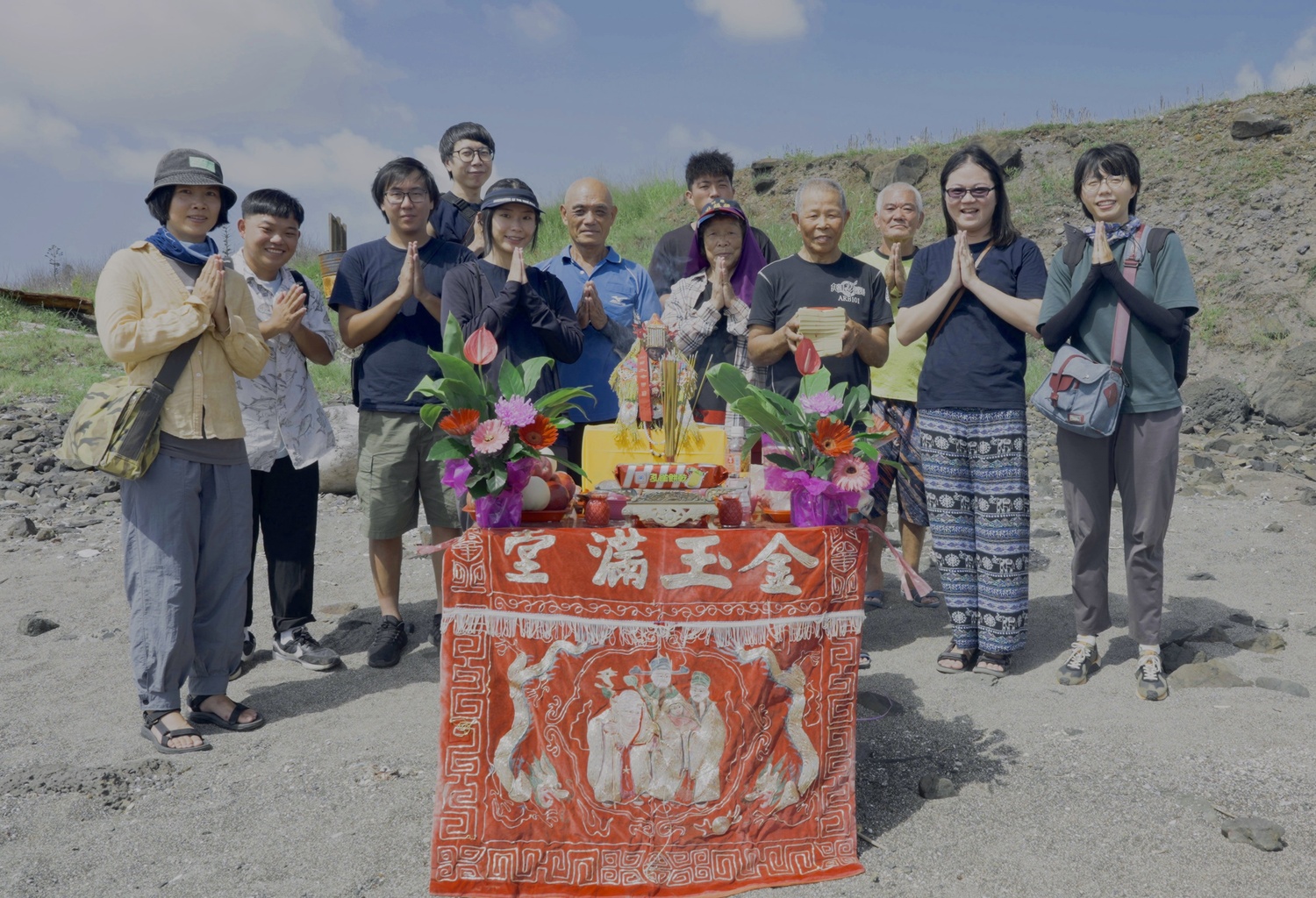 東滬正式開工拜滬，同時也邀請社區耆老、澎湖青年團體共同參與，祈佑修復期間人員平安，未來漁獲豐收。